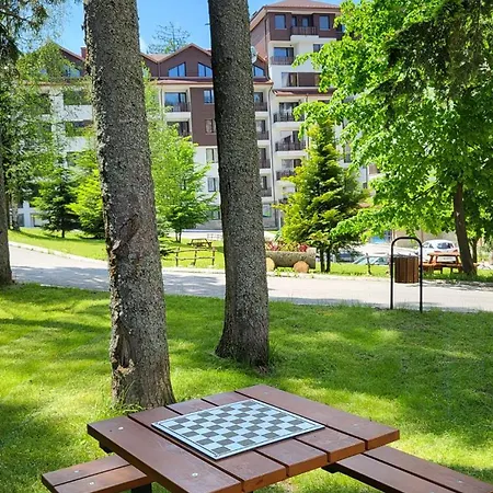 Stylish E61 In Gardens Apartament Boroveț