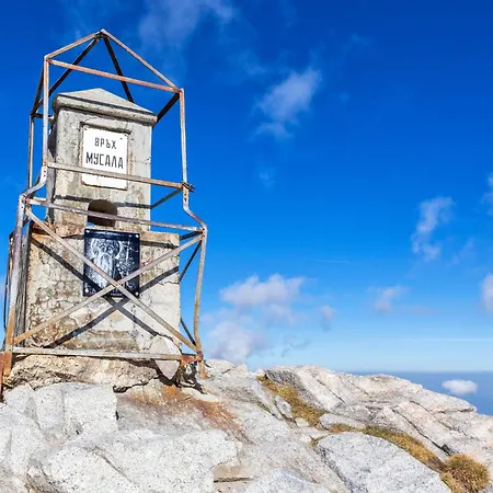 Stylish E61 In Gardens Apartament