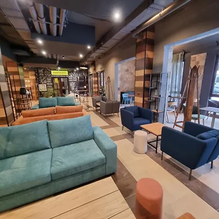 Stylish E61 In Gardens Apartament *