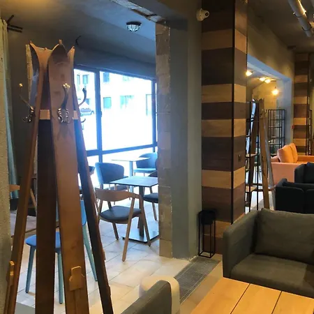 Stylish E61 In Gardens Apartament Boroveț