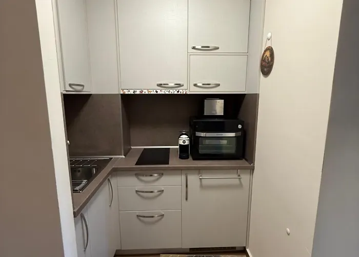 Stylish E61 In Gardens בורובץ