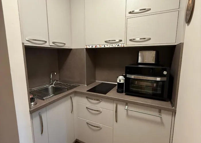 Stylish E61 In Gardens דירה